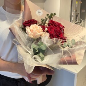 6 Rose Bouquet (Anniversary/Couples)